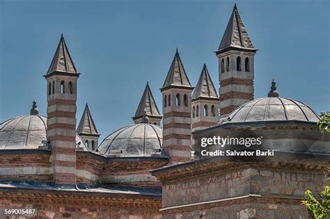  Kıbleli Mustafa Pasha Mosque: A Symphony of Ottoman Brickwork and Intricate Geometric Patterns!